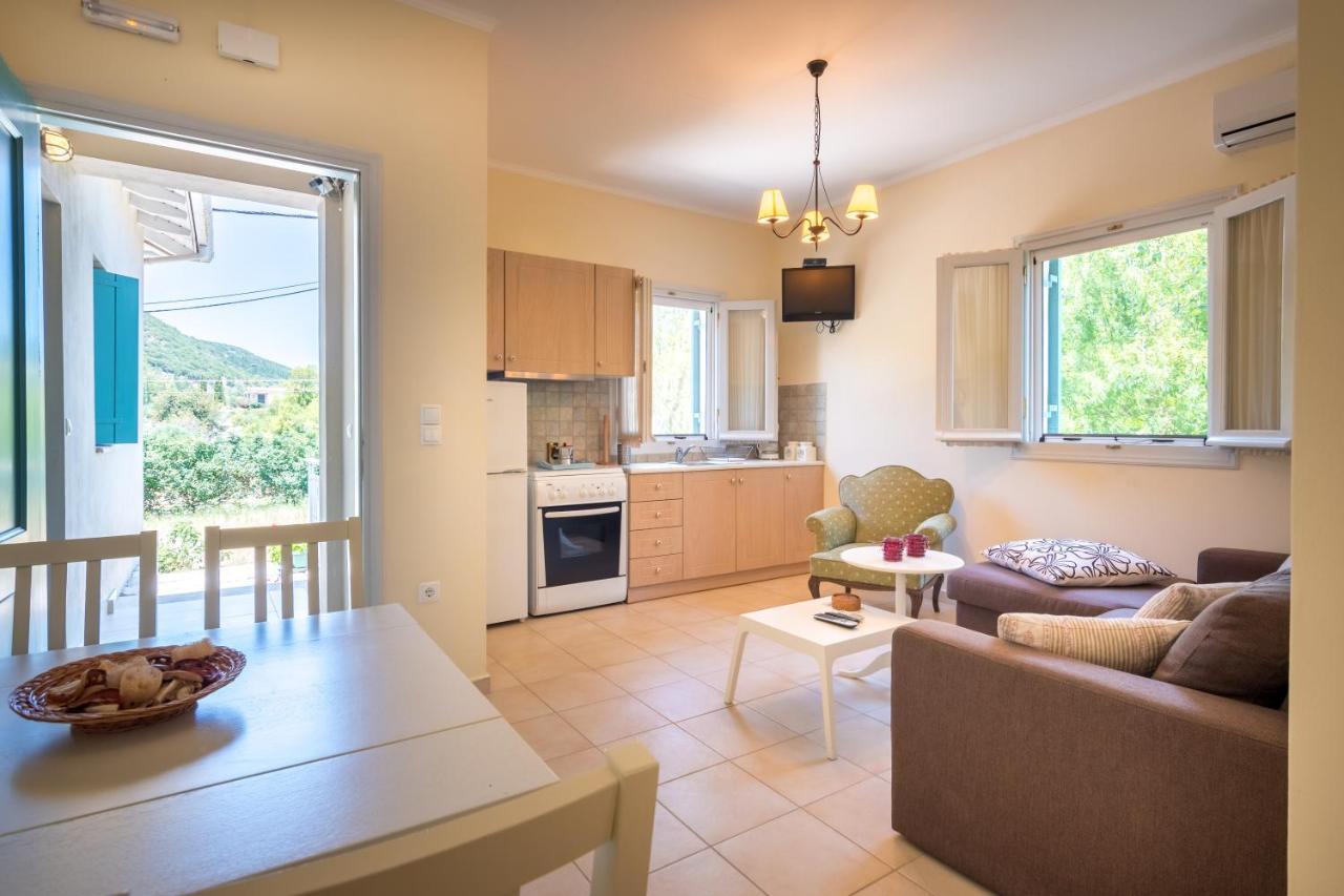 Ferienwohnung Avelia Pink Asprogerakata Exterior foto