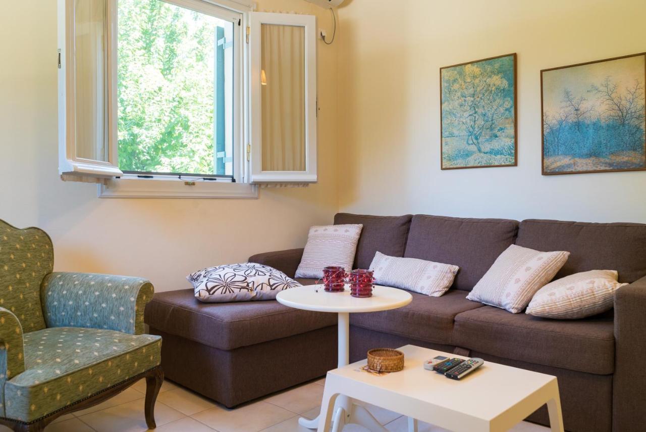 Ferienwohnung Avelia Pink Asprogerakata Exterior foto